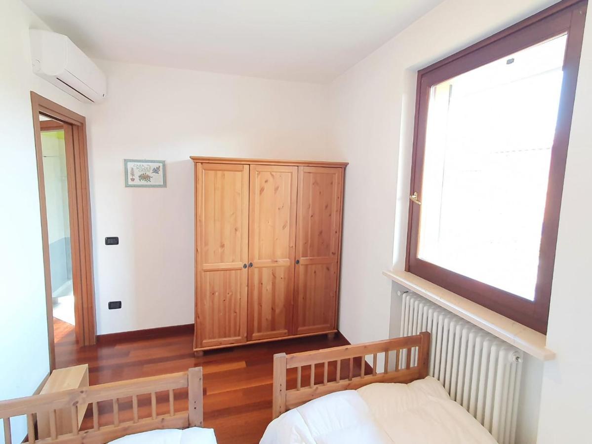 Il Glicine sul Garda casa vacanze Monzambano Esterno foto
