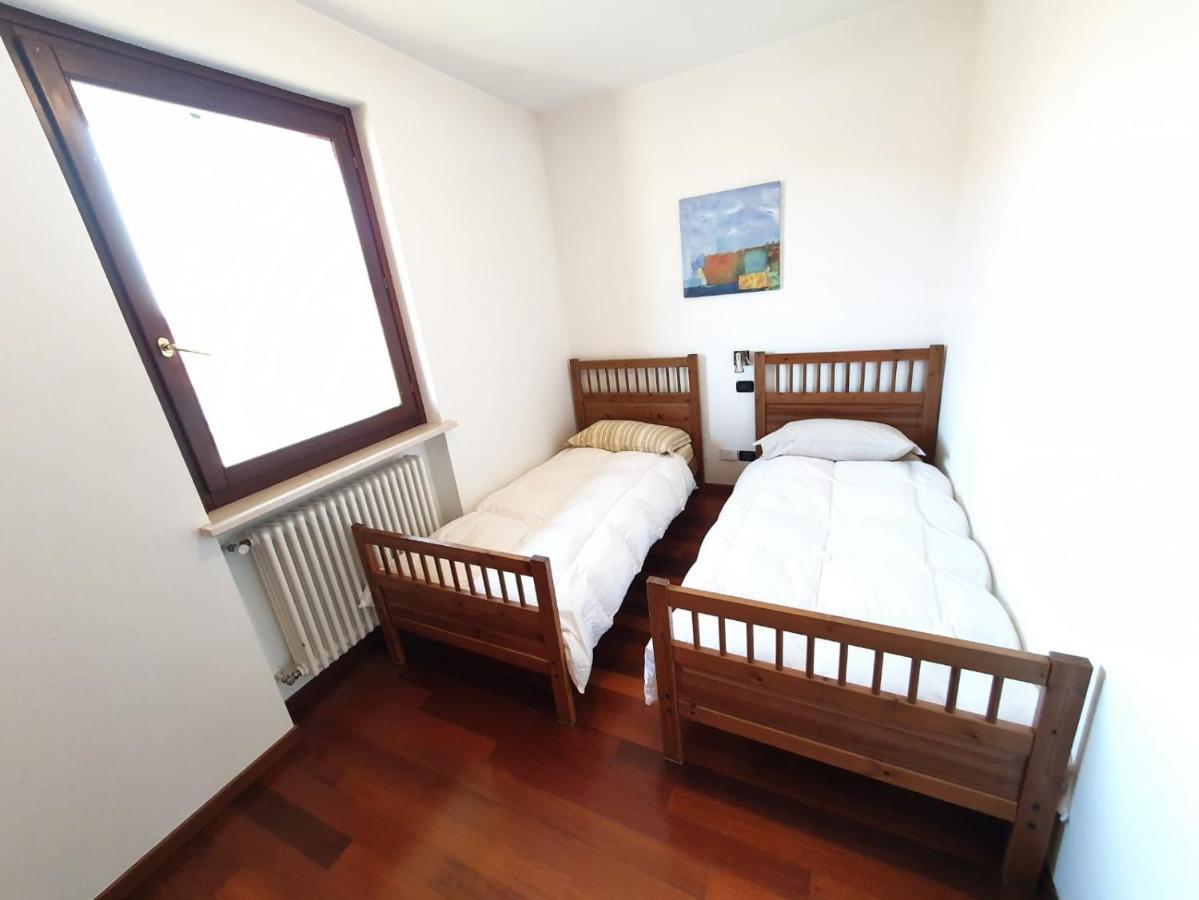 Il Glicine sul Garda casa vacanze Monzambano Esterno foto